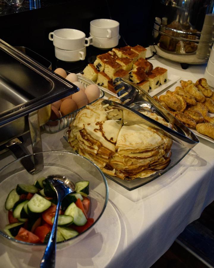 Karagandy Hotel "Continent" Halal מראה חיצוני תמונה