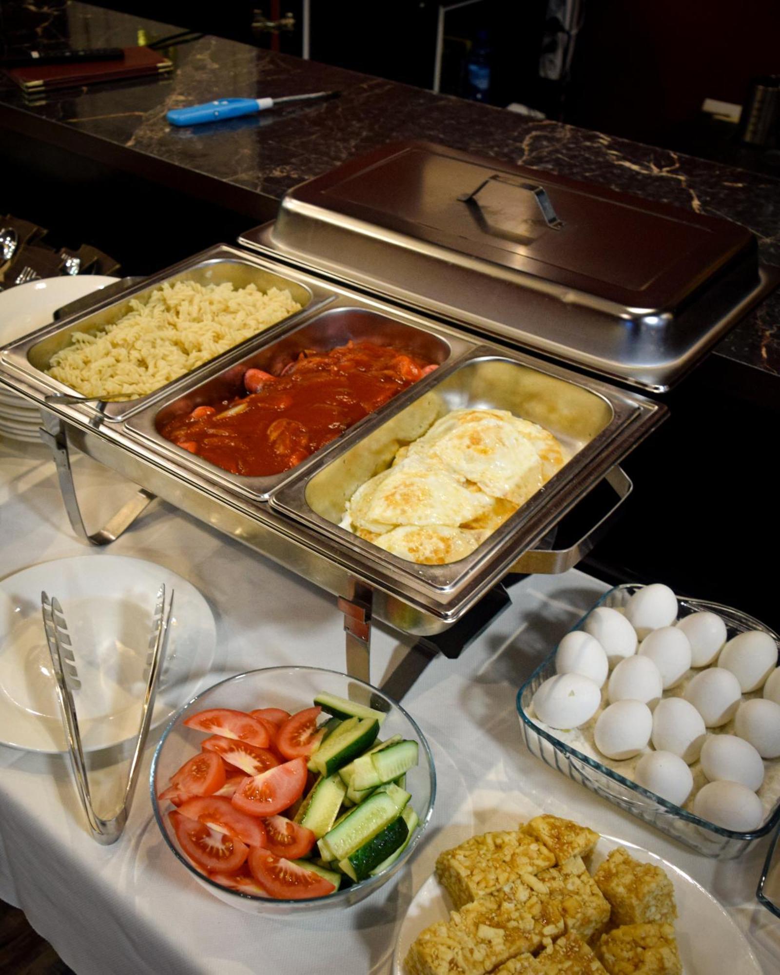 Karagandy Hotel "Continent" Halal מראה חיצוני תמונה