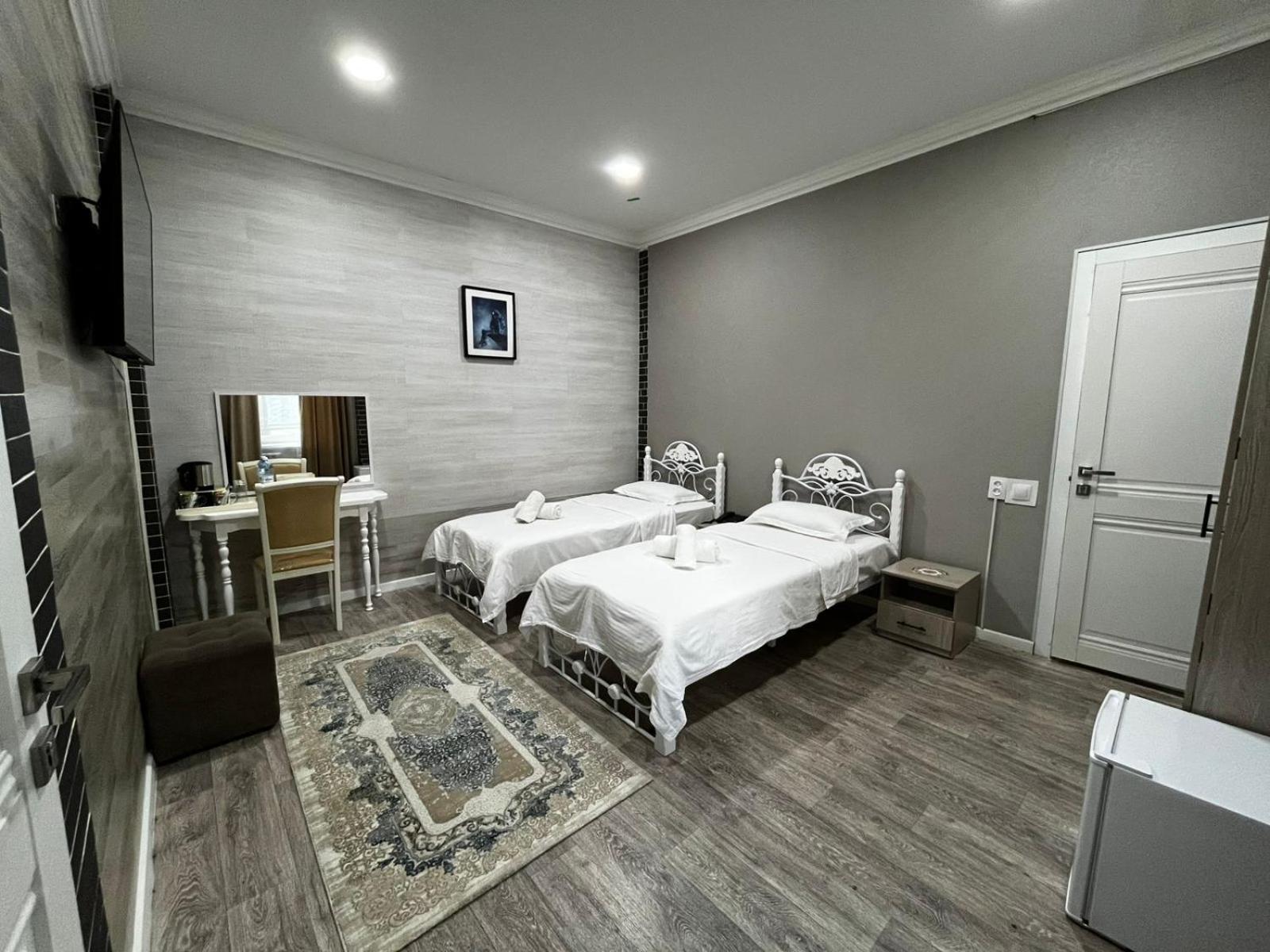 Karagandy Hotel "Continent" Halal מראה חיצוני תמונה